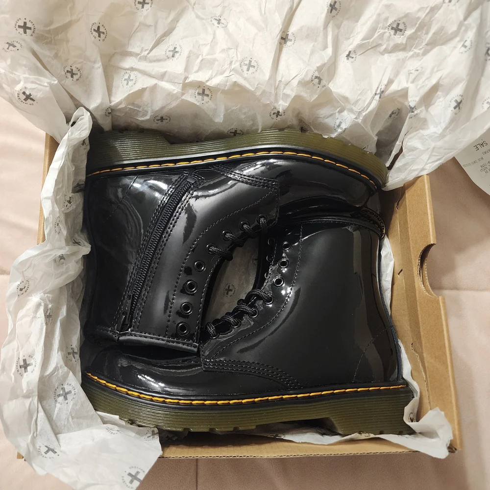 Dr. Martens 1460 8-Eye Patent Girls Boot - Picture 7 of 10